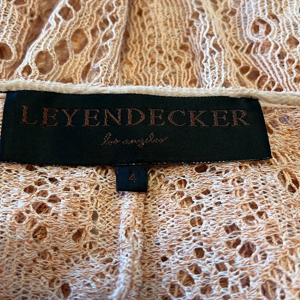 Leyendecker Cold Shoulder Salmon Crochet V-Neck Crop Top size 4